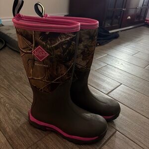 Muck Women's Woody Max Brown and Pink Boots